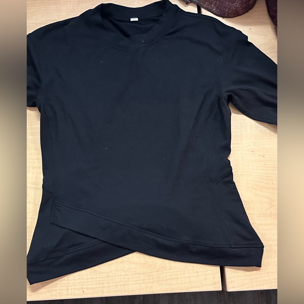 Lululemon crew neck V waist  gorgeous shirt - Picture 2 of 3
